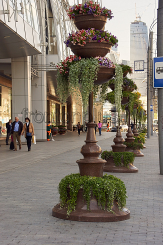 Вертикальная цветочница на городских улицах
